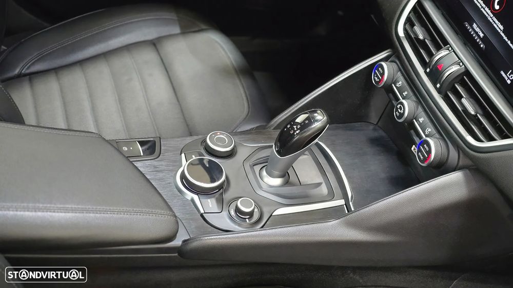 Alfa Romeo Giulia 2.2 D Sprint AT8 - 9