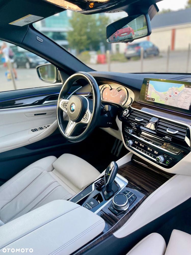 BMW Seria 5 M550i xDrive - 19