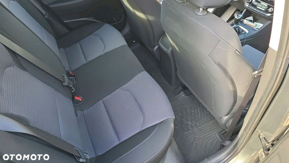 Hyundai i30 1.5 DPI Classic + - 5