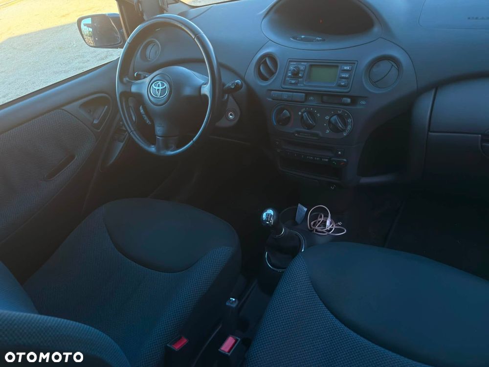 Toyota Yaris 1.0 Base - 6