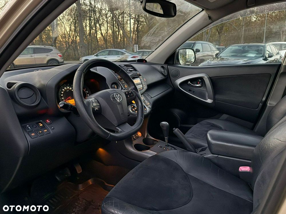 Toyota RAV4 - 13