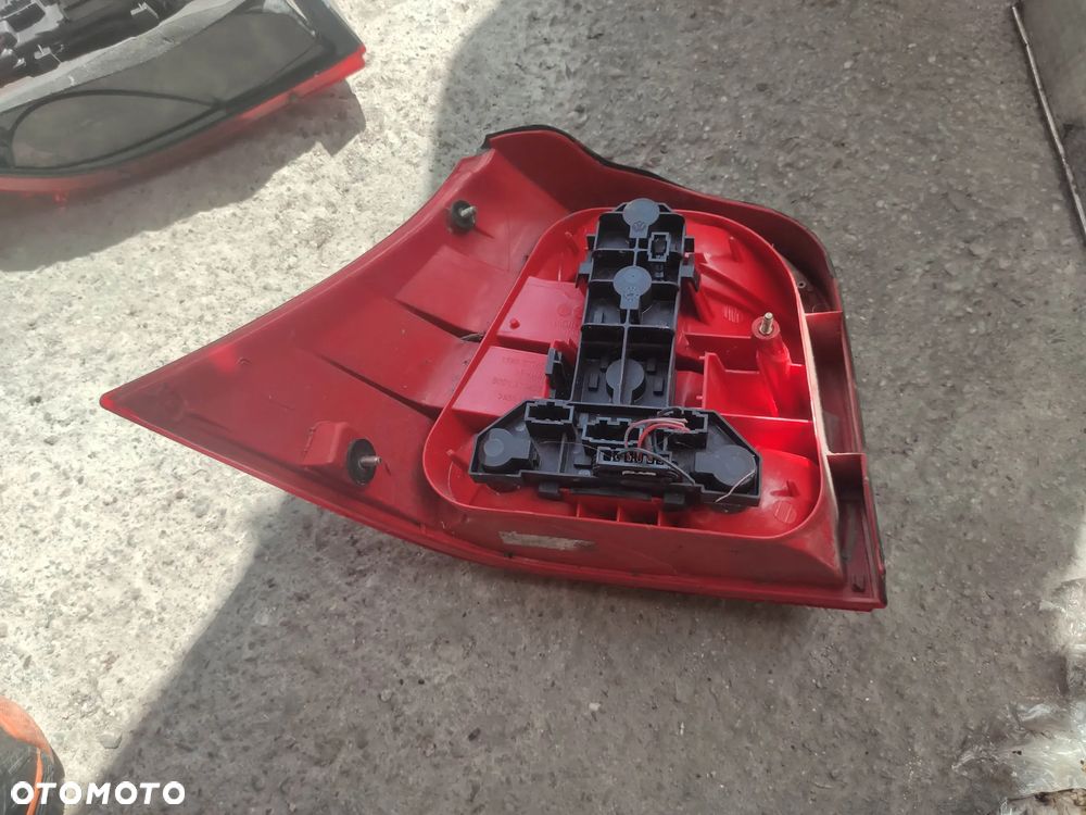 Lampa Prawy Lewy tył Vw Golf IV H/B z listwą żar - 12