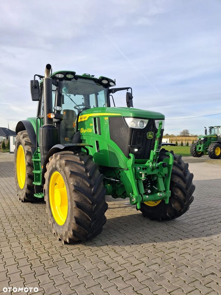 John Deere 6M 220