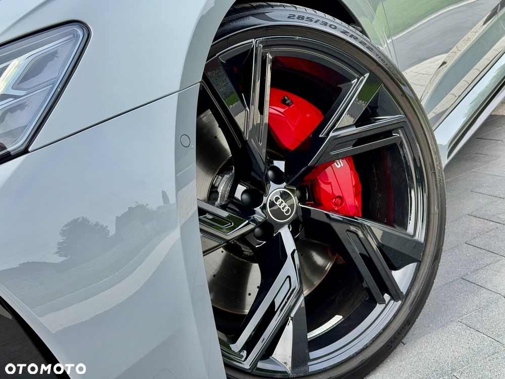Audi RS6 Avant - 16