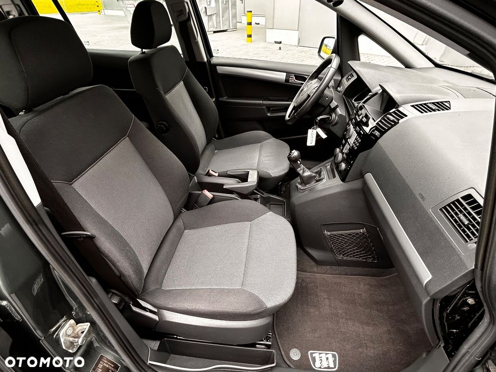 Opel Zafira 1.8 Cosmo - 26