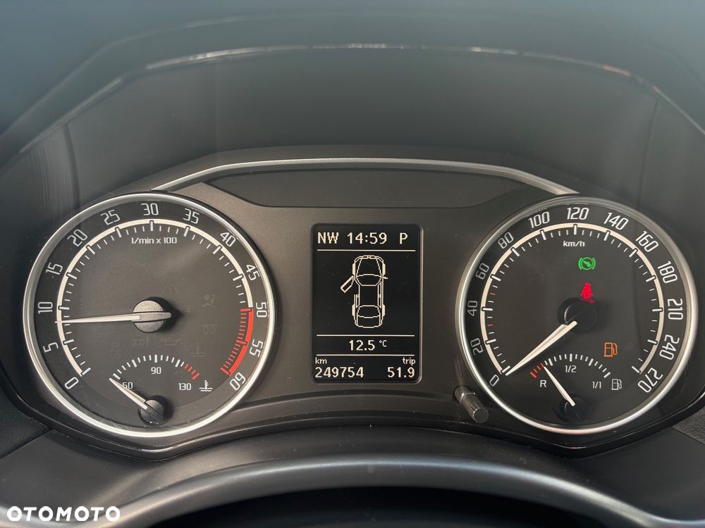 Skoda Octavia Combi 2.0 TDI CR DPF DSG RS - 16