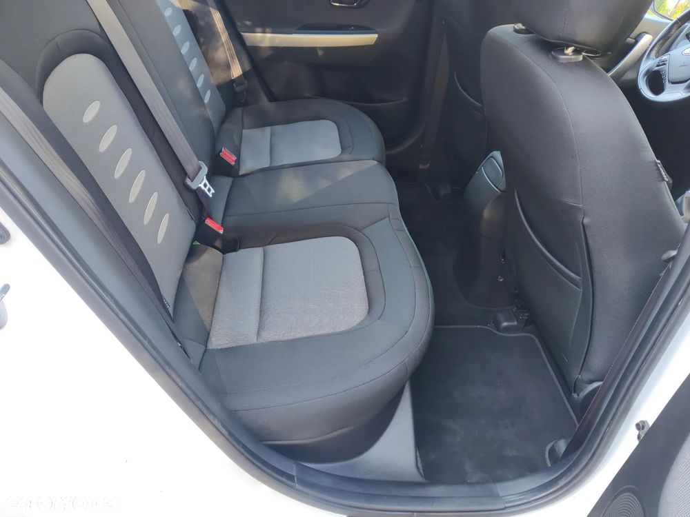 Kia Ceed - 27
