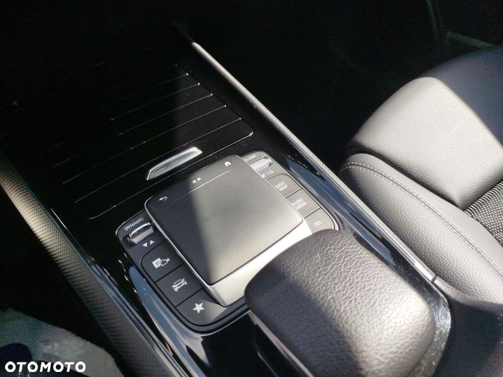 Mercedes-Benz GLA - 18