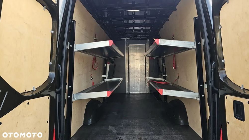 Mercedes-Benz Sprinter - 14