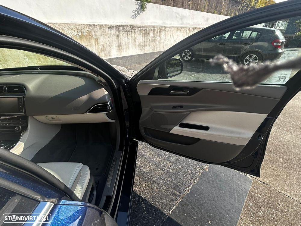 Jaguar XE 20d Aut. Prestige - 48