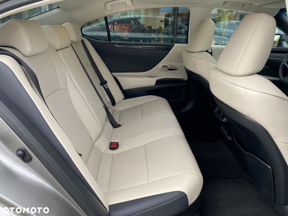 Lexus ES 300h Business Edition - 23