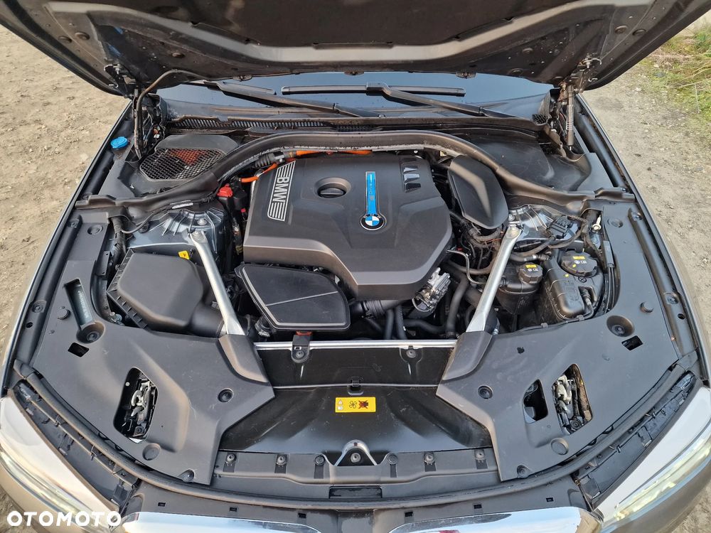 BMW Seria 5 530e iPerformance Sport Line sport - 25