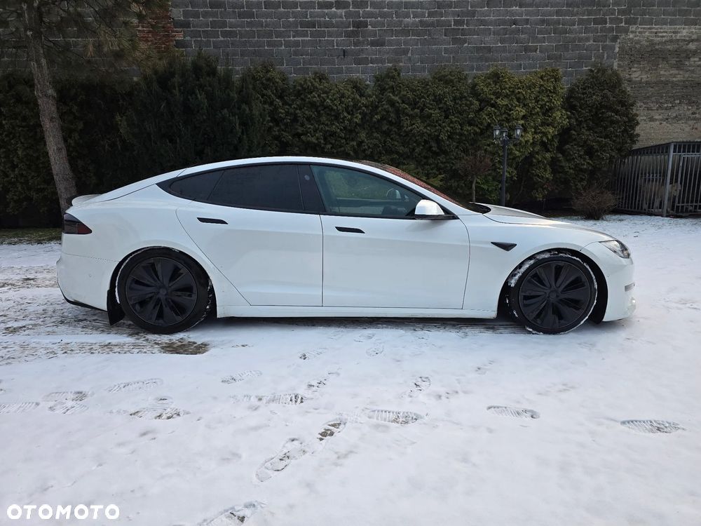 Tesla Model S - 8