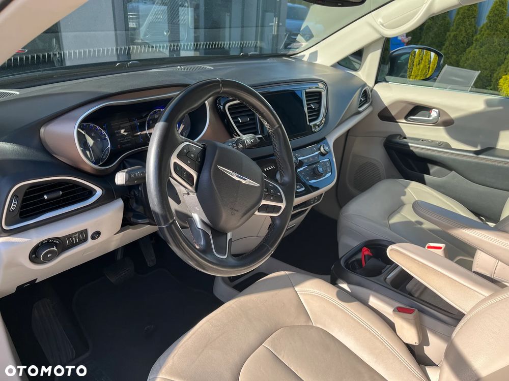 Chrysler Pacifica - 8