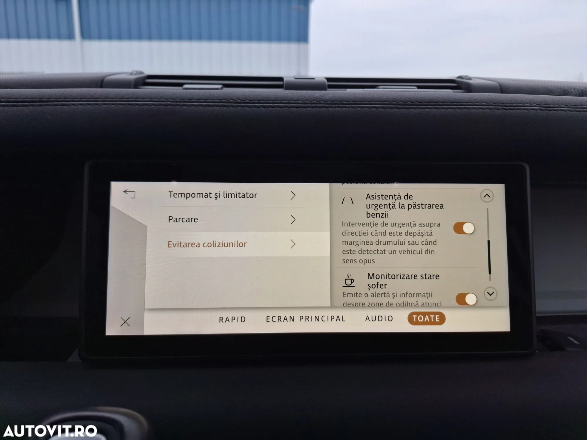Land Rover Defender 110 2.0L D240 SE - 24