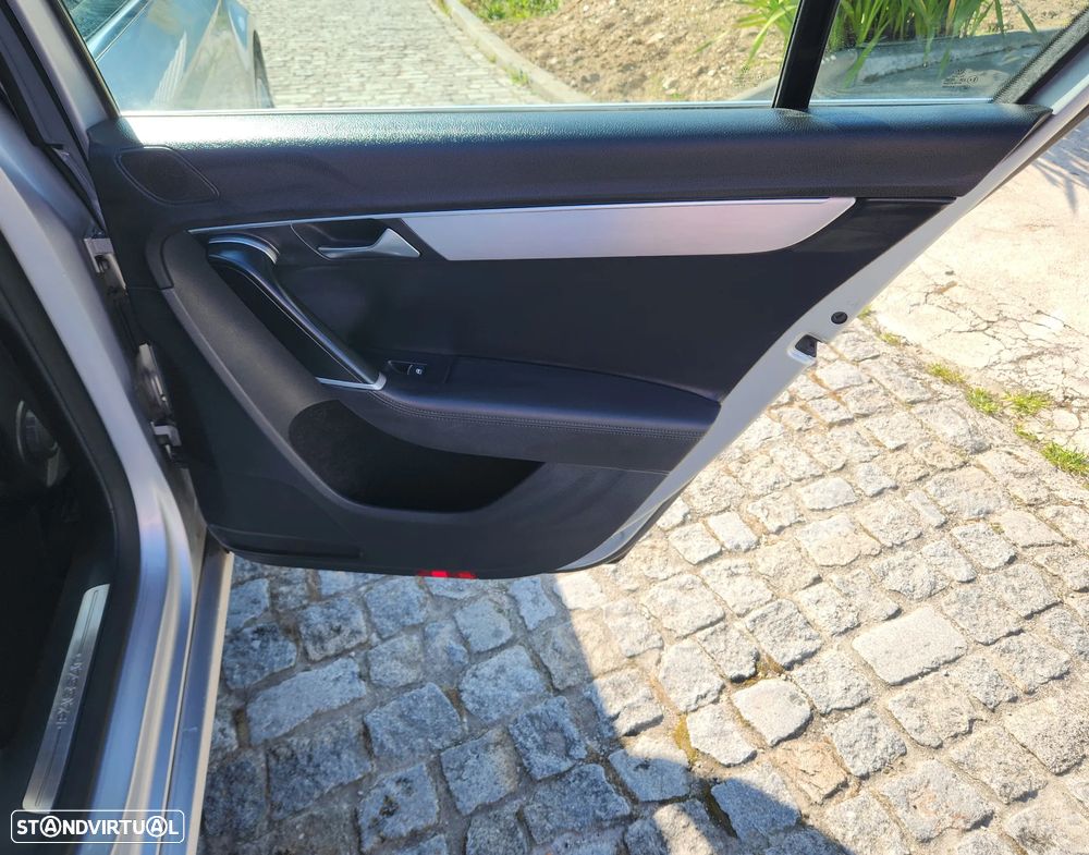 VW Passat 2.0 TDI Highline - 16