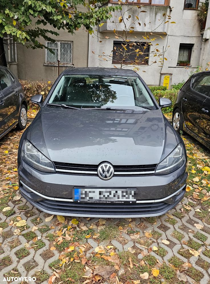 Volkswagen Golf - 1