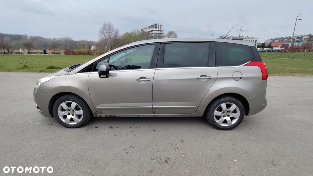 Peugeot 5008 1.6 THP Family - 8