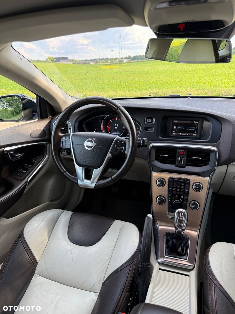 Volvo V40 Cross Country D3 Momentum - 12