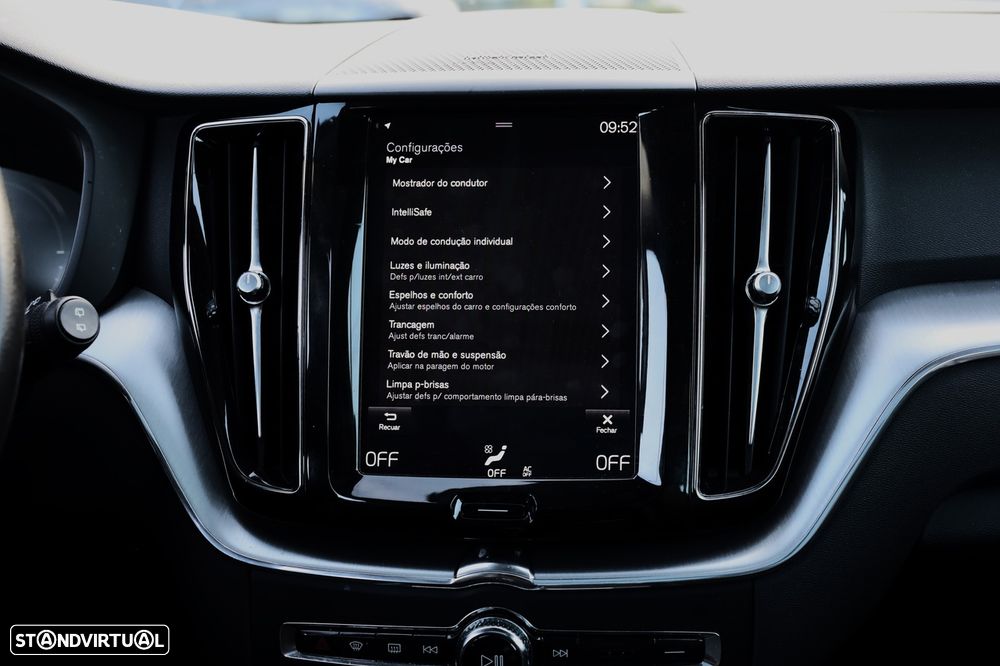 Volvo XC 60 2.0 T8 PHEV Momentum Plus AWD - 32