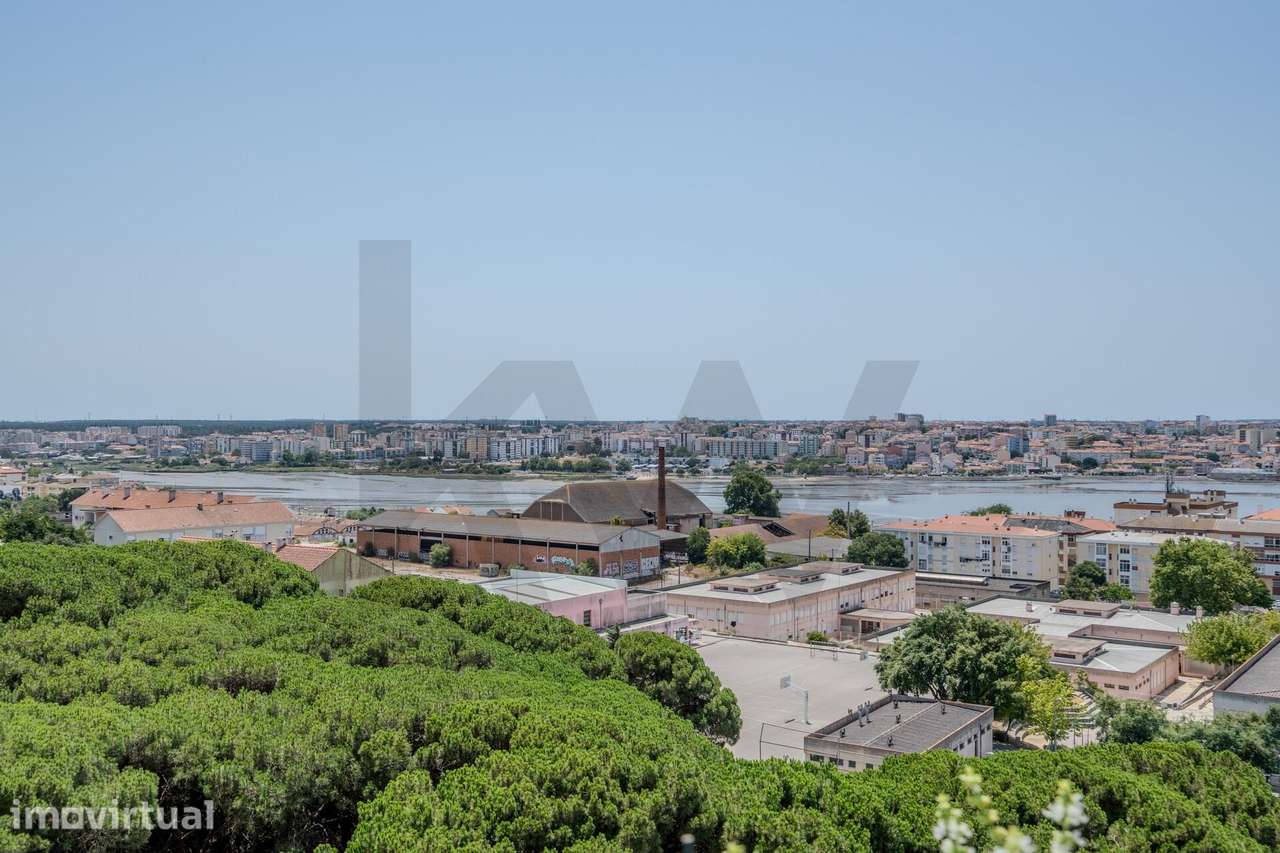 Apartamento T2 com vista desafogada | 105 m2 | Parqueamento 2/3 Carros - Grande imagem: 5/33