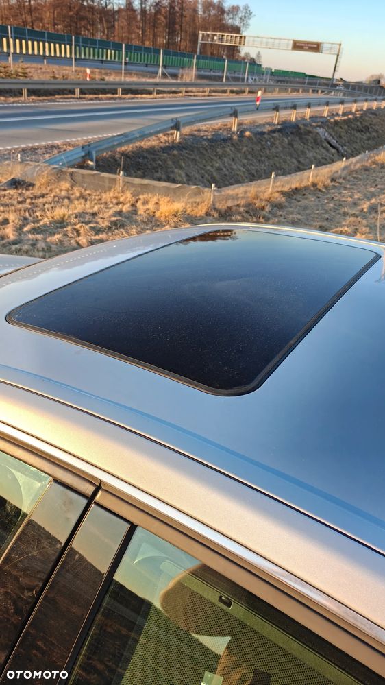 Mercedes-Benz Klasa E 200 CGI BlueEFFICIENCY Automatik Elegance - 13