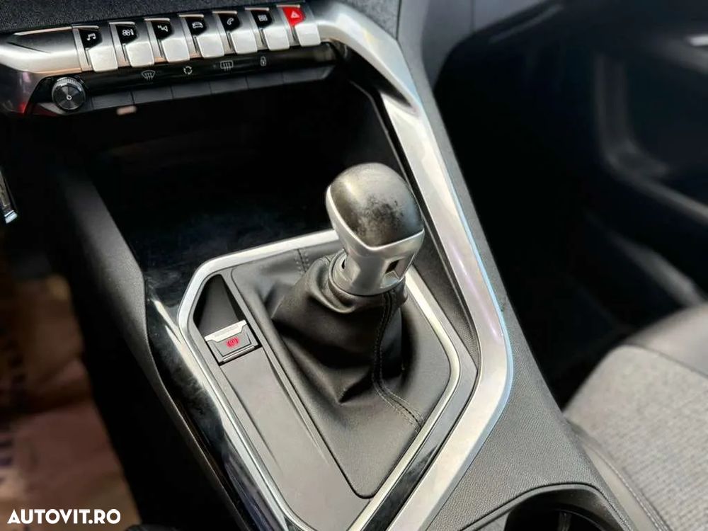 Peugeot 3008 1.2 PureTech 130 BVM6 Allure Pack - 22