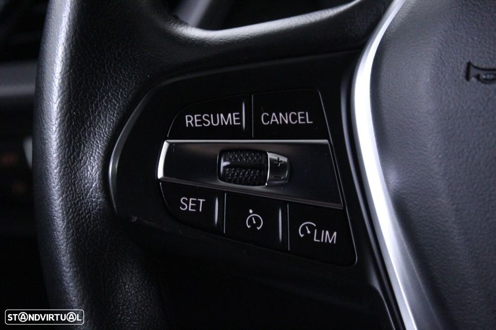 BMW 116 d Pack Desportivo M Auto - 23