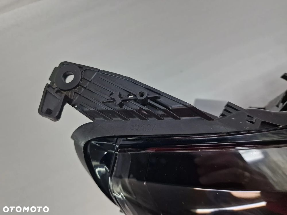 RENAULT MEGANE IV 16- PRAWA LAMPA PRZEDNIA PRZÓD NA H7 + LED , H7+LED , ŁADNA , NR 260108478R , NR AUKCJI LA773 - 4