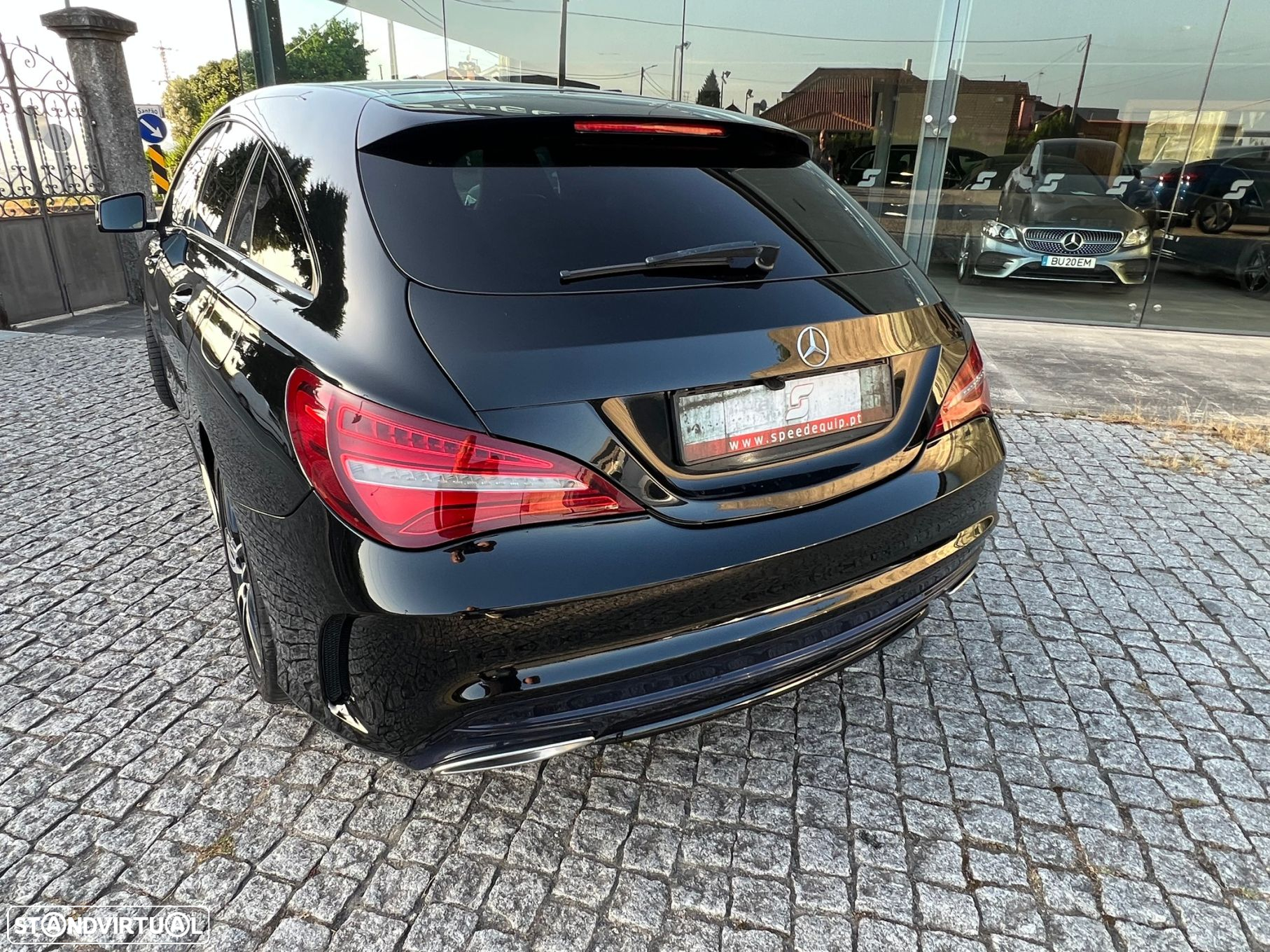 Mercedes-Benz CLA 180 d Shooting Brake AMG Line - 5