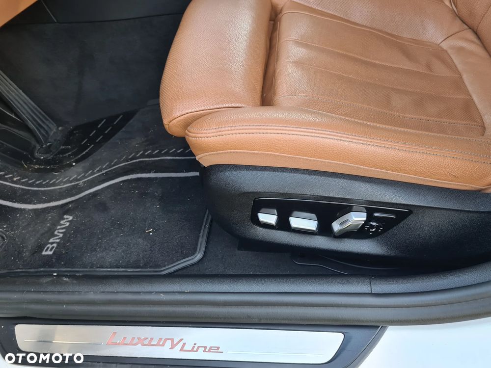 BMW Seria 5 520d xDrive Luxury Line - 38