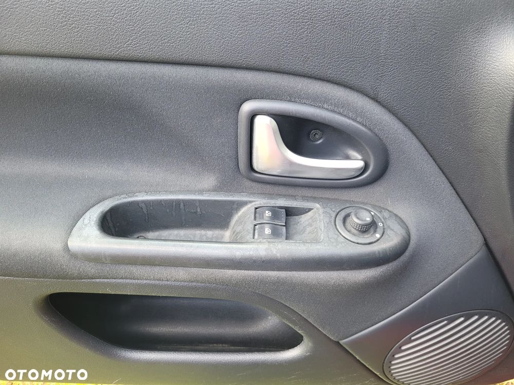 Renault Clio 1.2 16V Authentique - 16