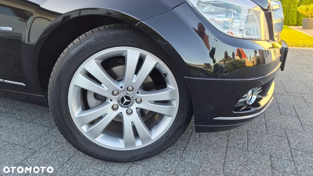 Mercedes-Benz Klasa C 180 CGI Automatik BlueEFFICIENCY Avantgarde - 35