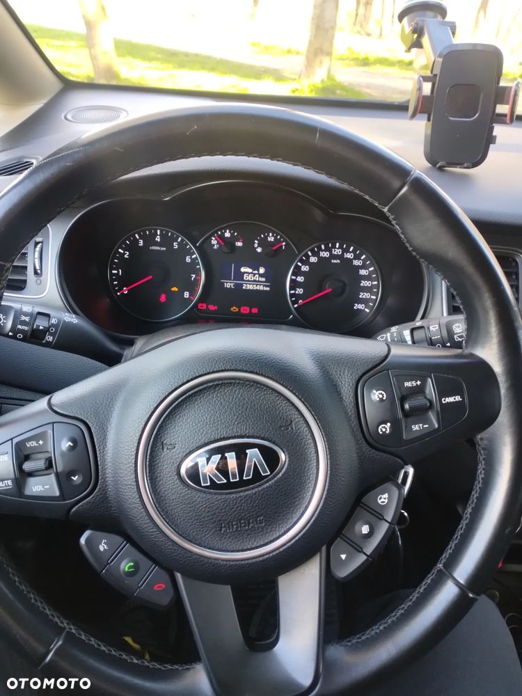 Kia Carens - 25