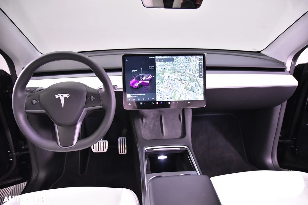 Tesla Model Y - 9