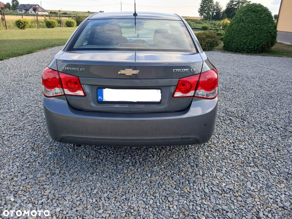 Chevrolet Cruze 1.6 LS - 3