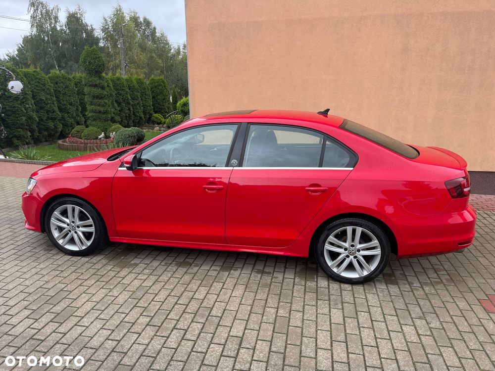 Volkswagen Jetta - 4