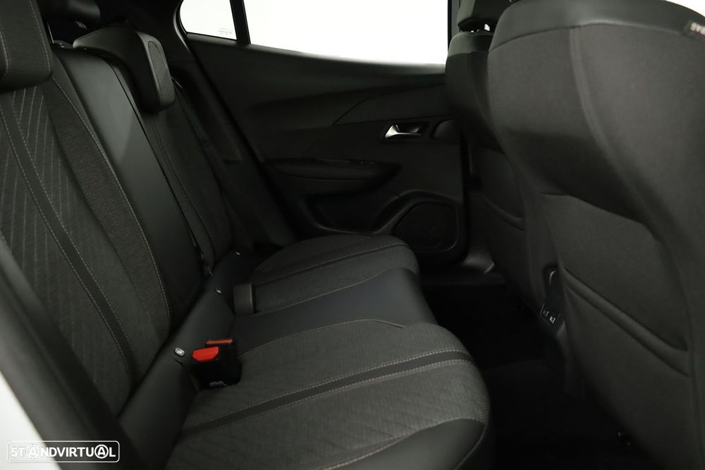 Peugeot 2008 1.2 PureTech Allure EAT8 - 22