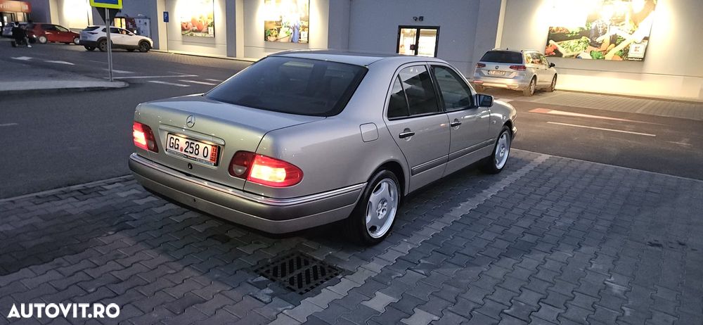 Mercedes-Benz E - 8