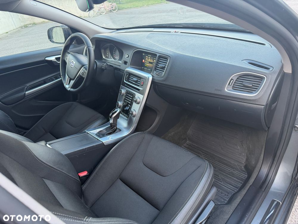 Volvo V60 D4 Geartronic Summum - 13