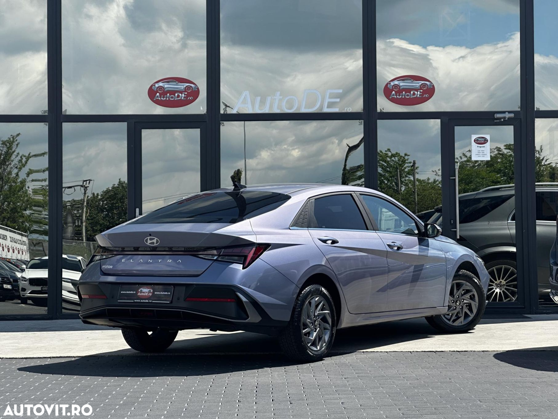 Hyundai Elantra - 4