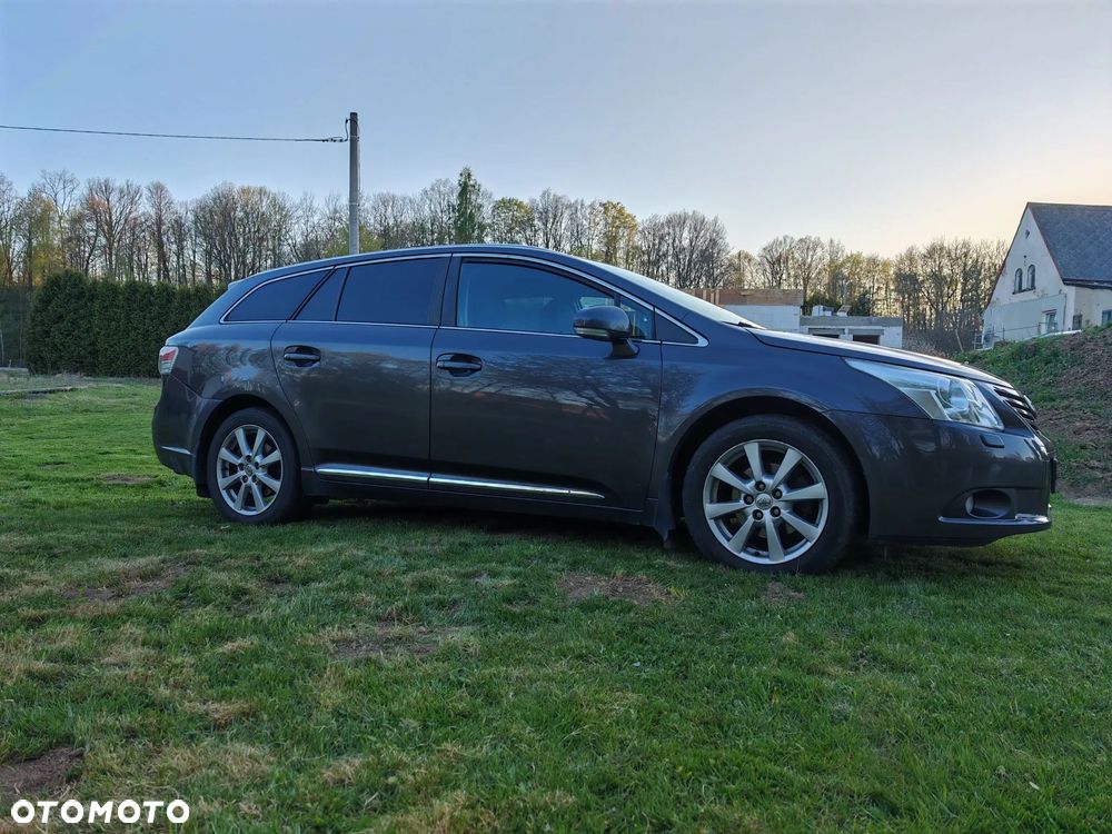 Toyota Avensis 2.0 D-4D Premium - 2