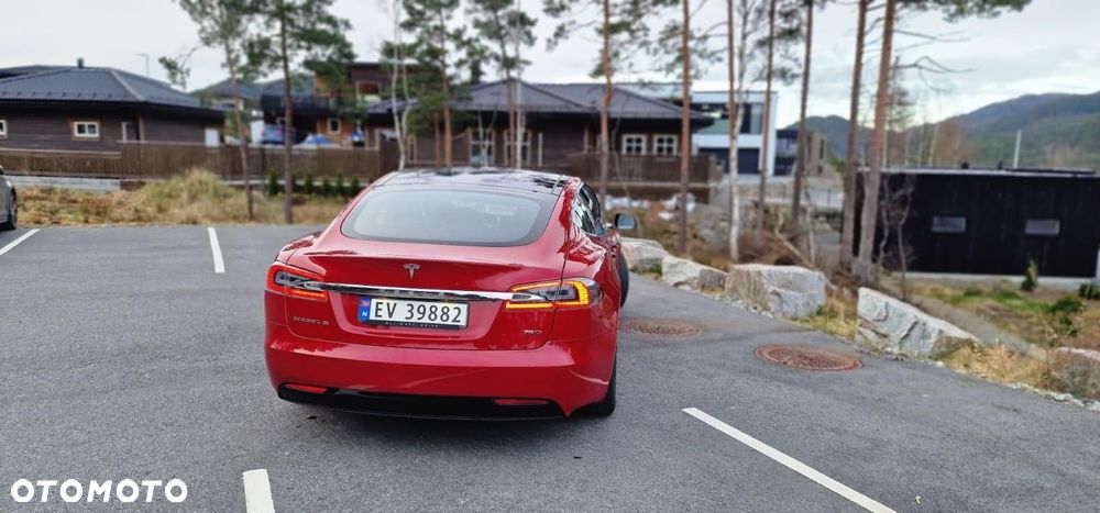 Tesla Model S - 6