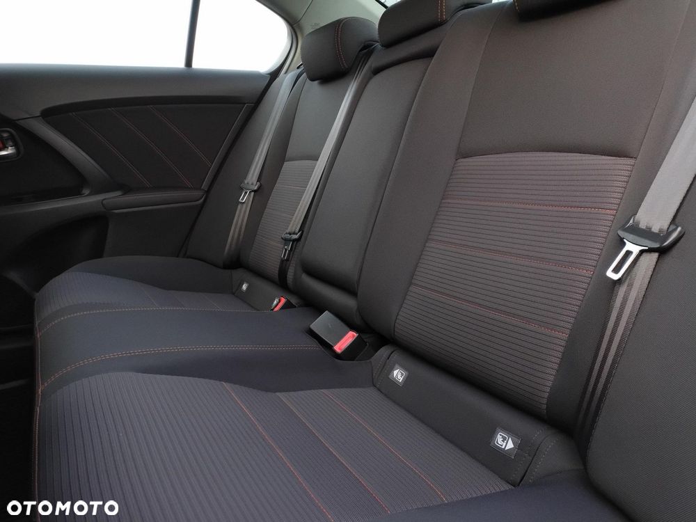 Toyota Avensis 1.8 Premium - 22