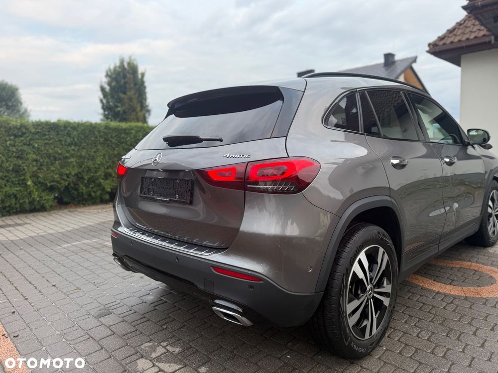 Mercedes-Benz GLA - 23