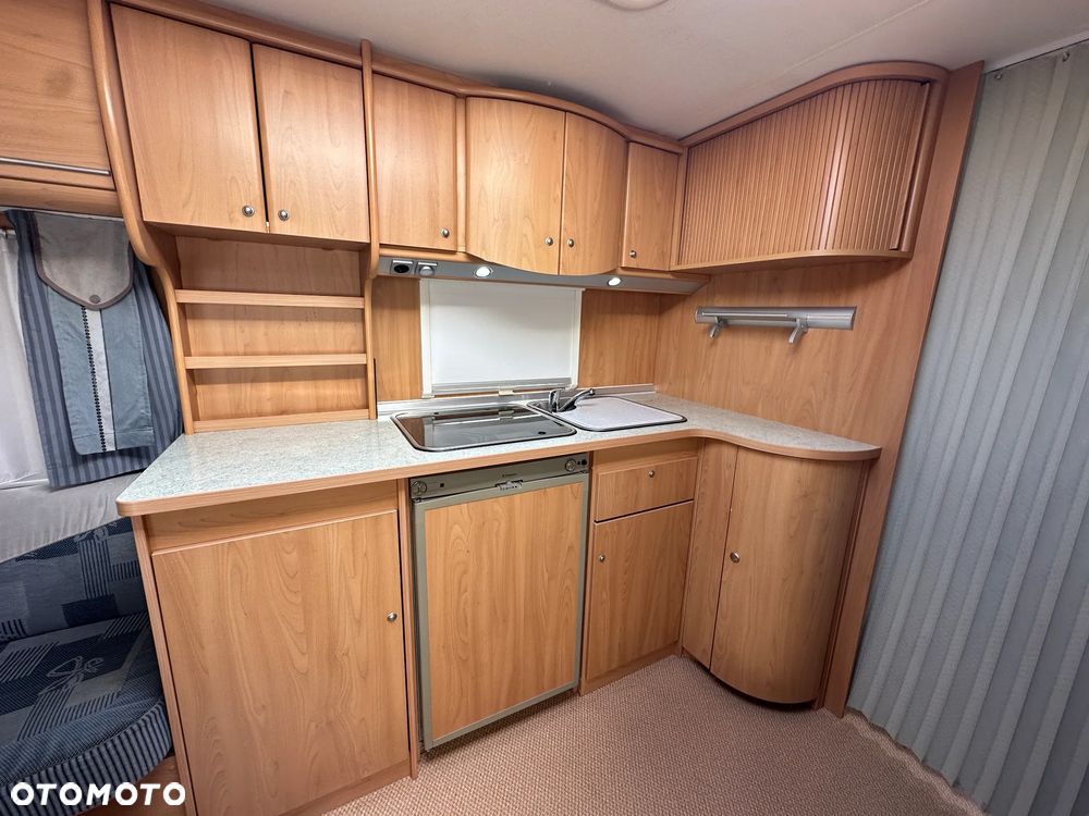 Burstner 720 TK VENTANA z napędem i łóżkami piętrowymi - 8 os. - 17