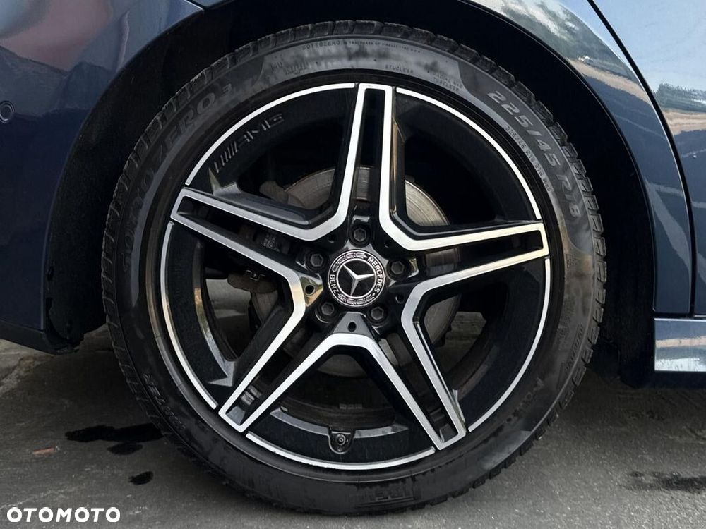 Mercedes-Benz Klasa A 220 4-Matic AMG Line 7G-DCT - 24