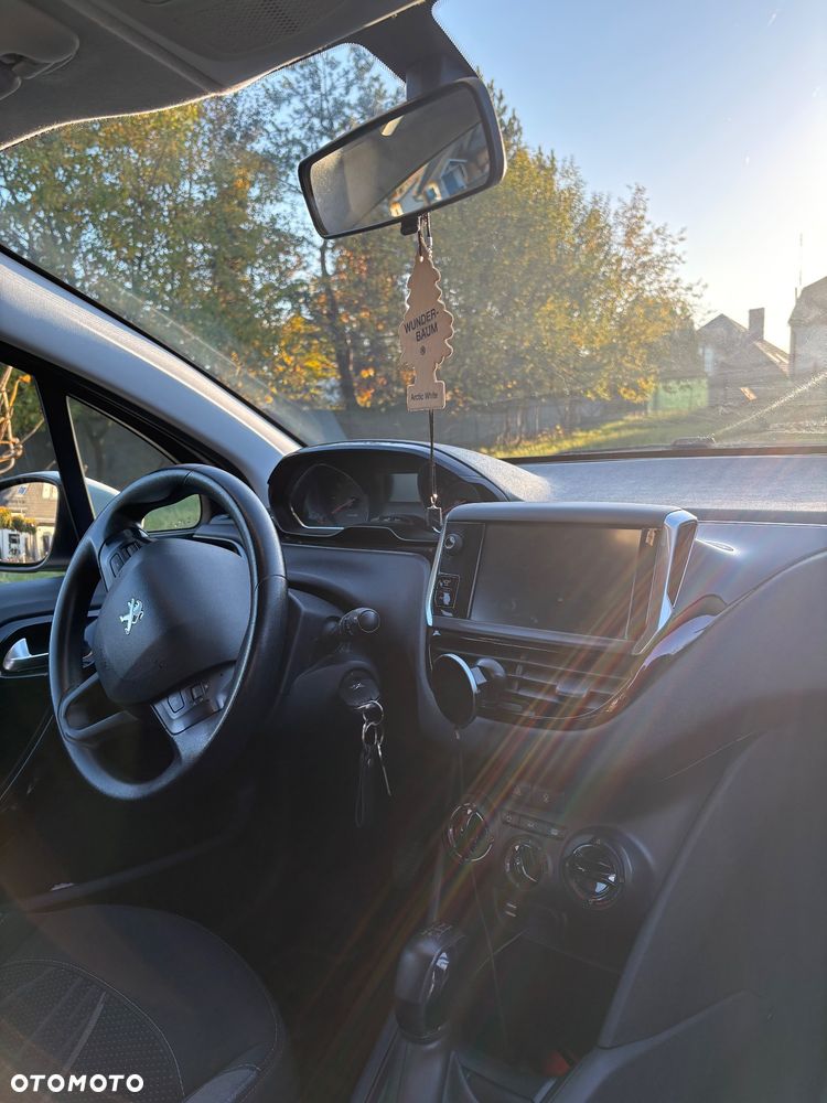 Peugeot 208 2013 photo 5