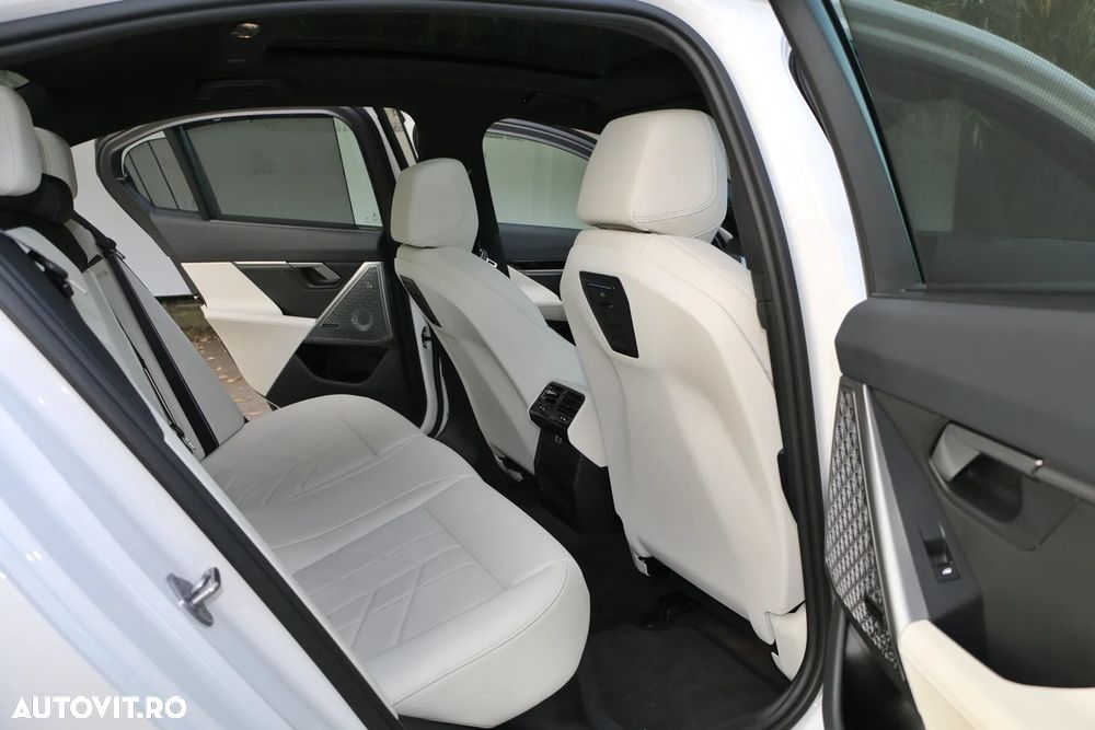 BMW Seria 5 520i AT MHEV - 9