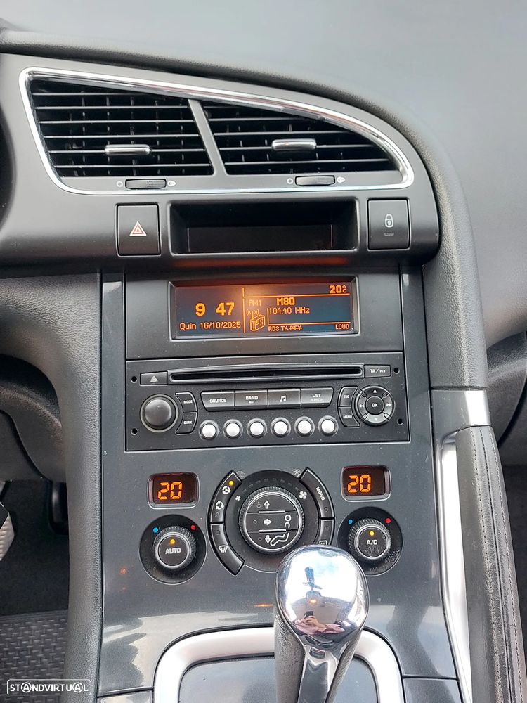 Peugeot 3008 1.6 e-HDi Executive CMP6 - 19